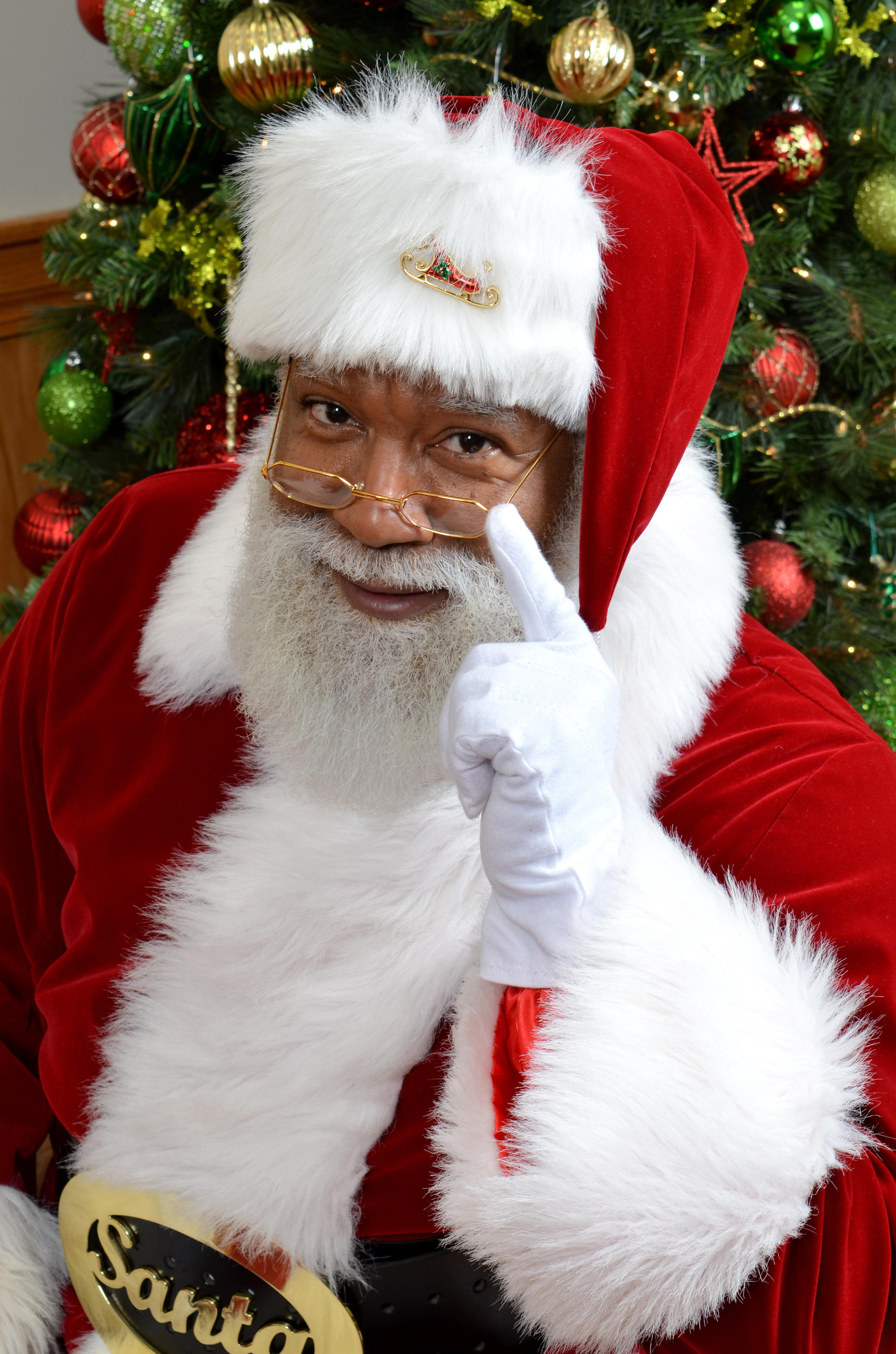 Black Santa Claus Is A Hit At Mall Of America But Faces An Online