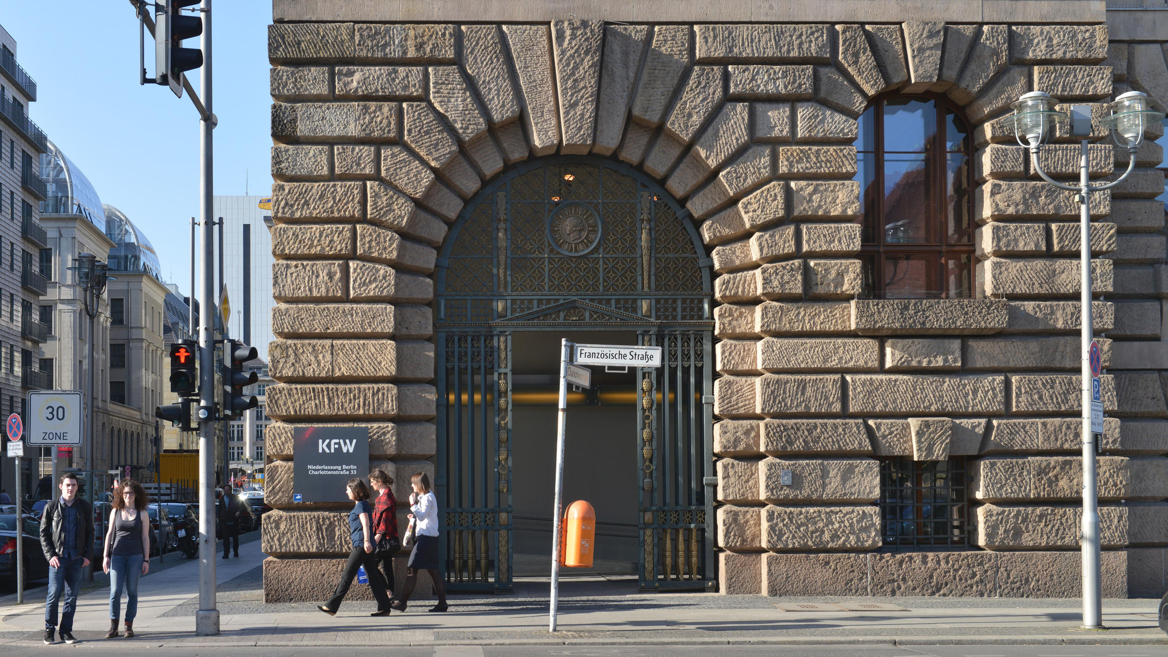 5 Billion Error Made By Bank Once Derided As Germany S Dumbest