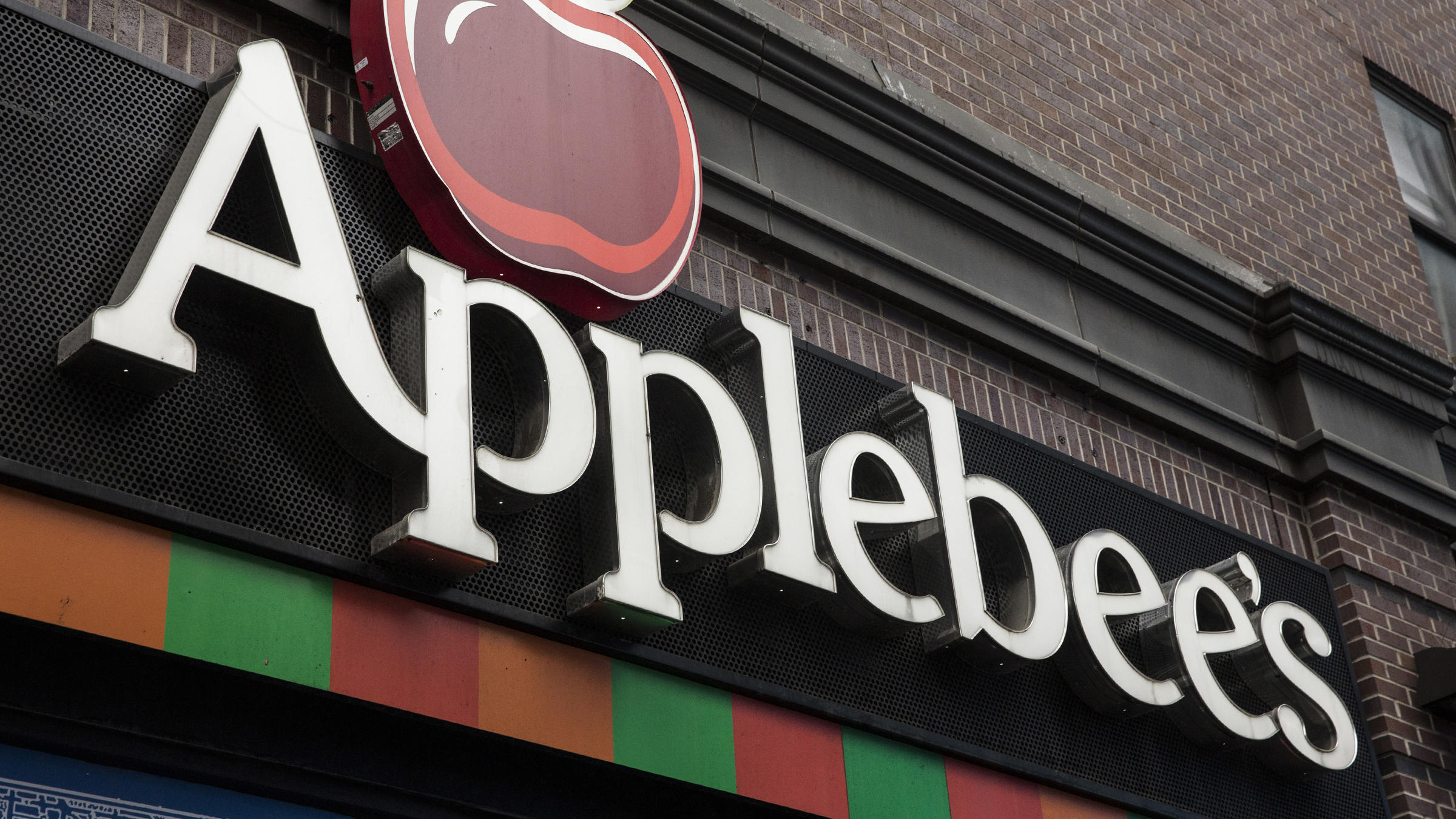 Applebee S Customers In 15 States May Have Had Credit Card