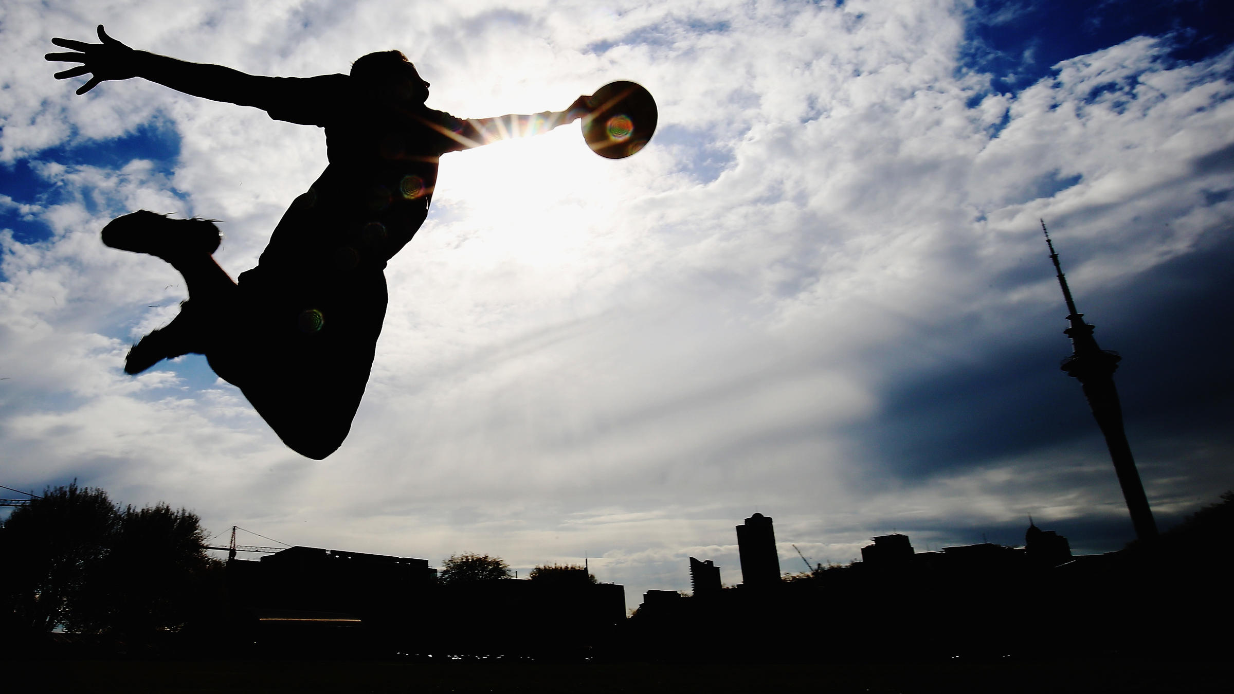 new zealand ultimate frisbee player zev fishman dives for a