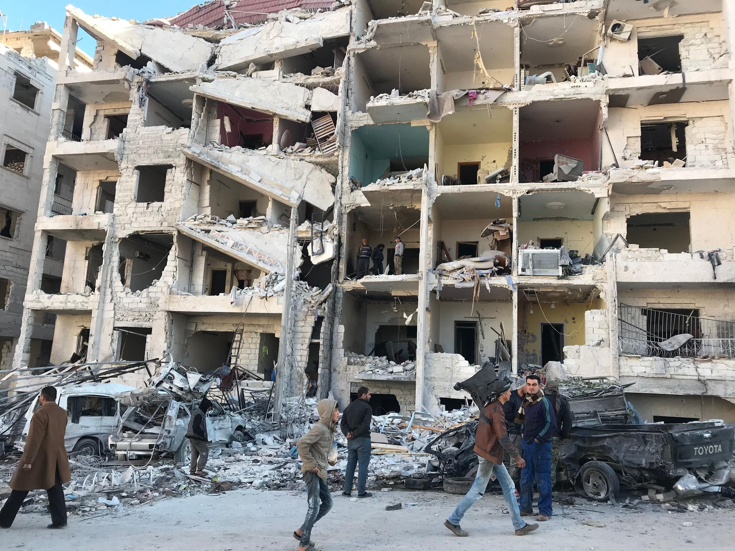 Syria Violence Sends Thousands Of Civilians Fleeing De Escalation Zone Wsiu