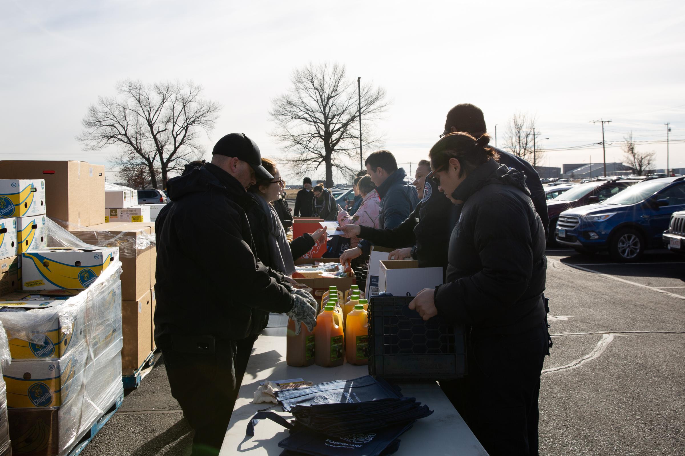 Tsa Employees Turn To Food Bank For Support As Federal