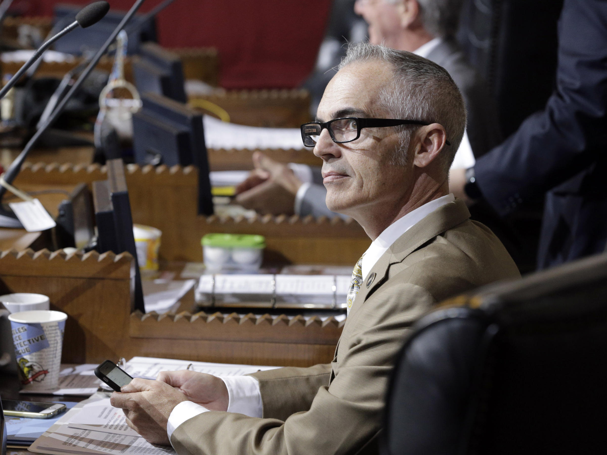 requires city contractors to fully disclose any sponsorship of