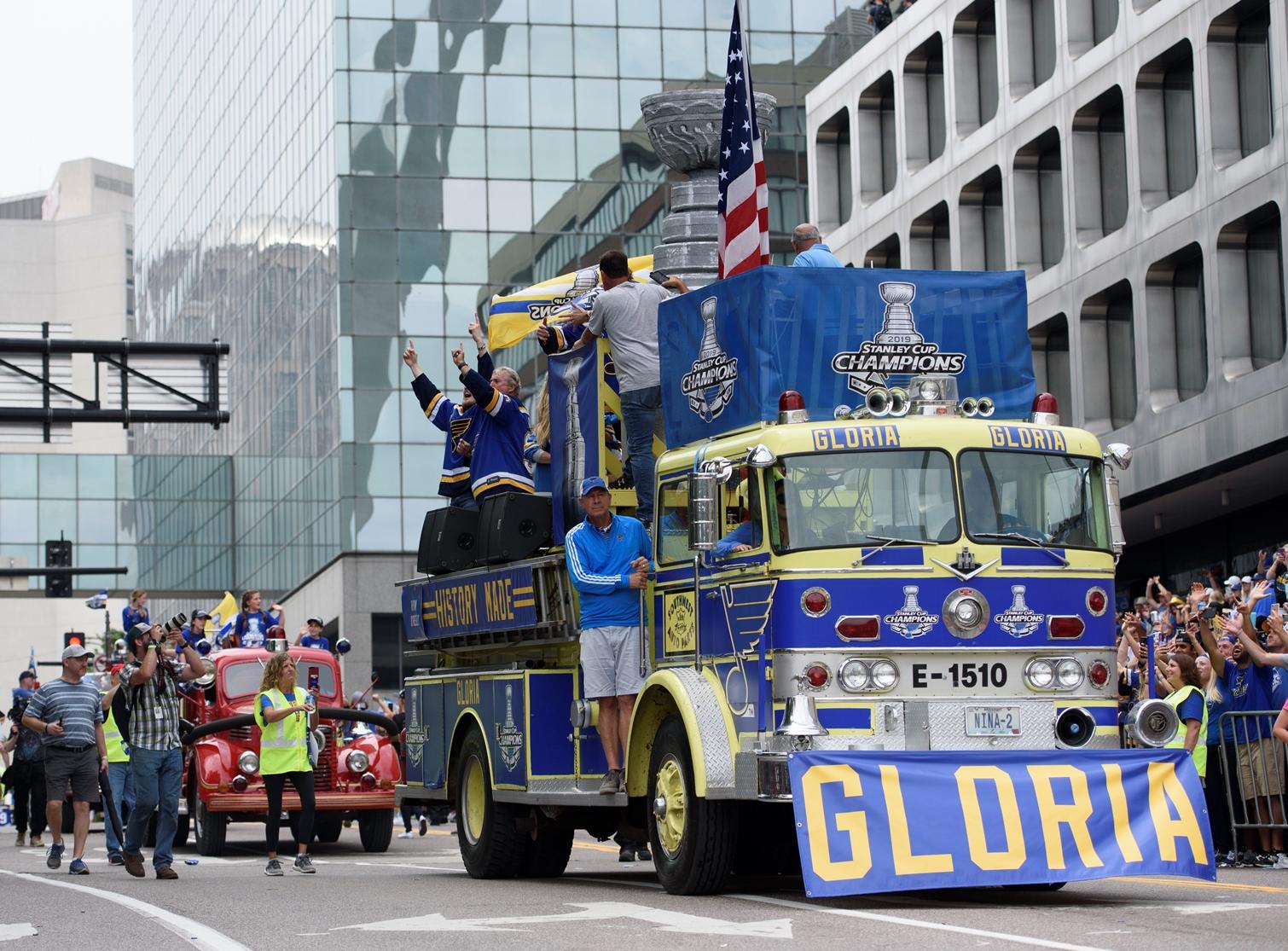 Blues Stanley Cup Parade Roars Through St Louis As Rain Turns To Sunshine Wsiu