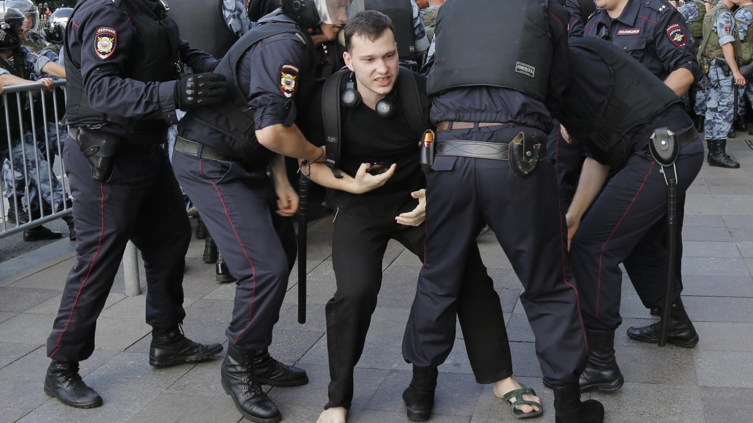 Russian Police Arrest Hundreds Of Demonstrators At Moscow Protest Alabama Public Radio 3768