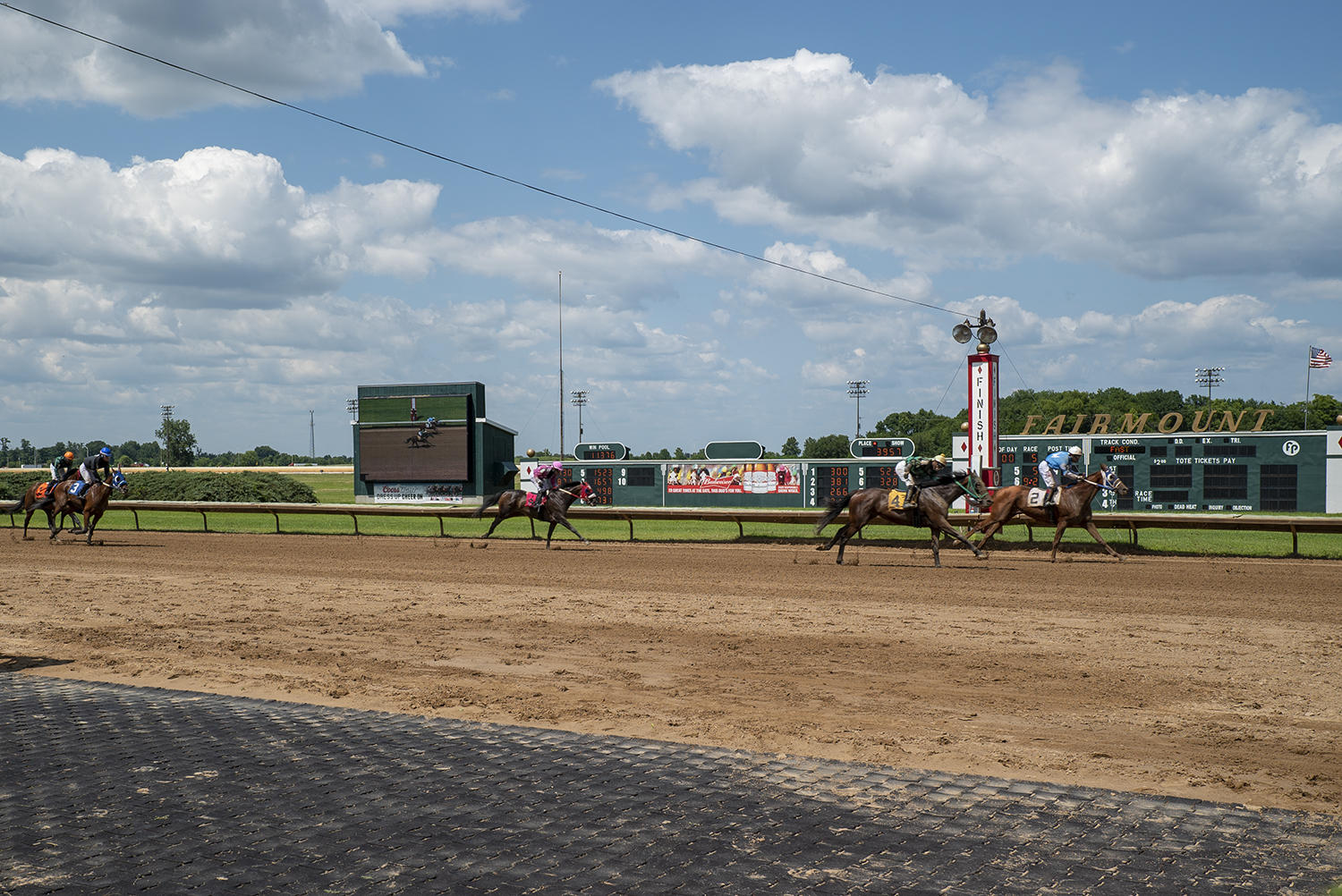 Illinois Gambling Expansion Poised To Revive Fairmount Track WSIU