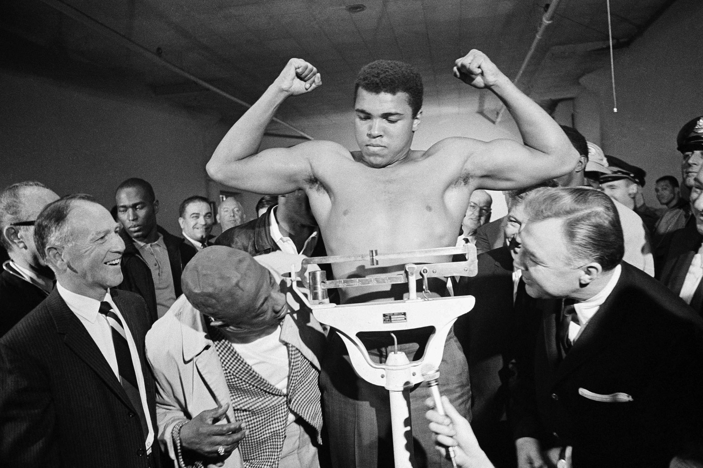 Boxer Muhammad Ali The Greatest Of All Time Dies At 74 Kut