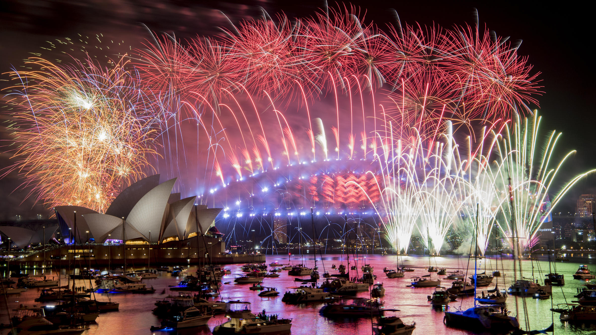 wildfires not enough to cancel sydneys new years eve fireworks
