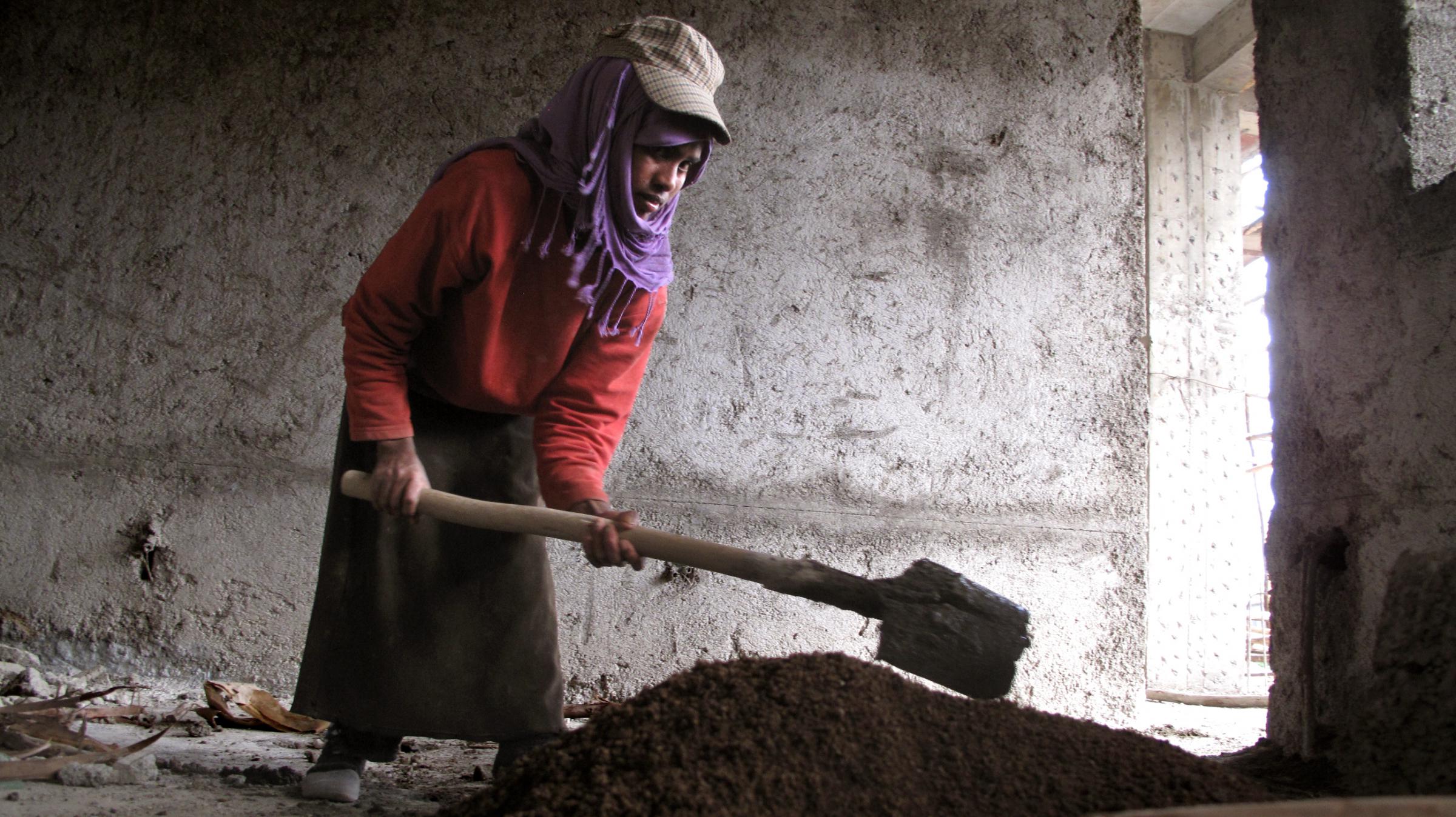 For Ethiopian Women Construction Jobs Offer A Better Life WJCT NEWS