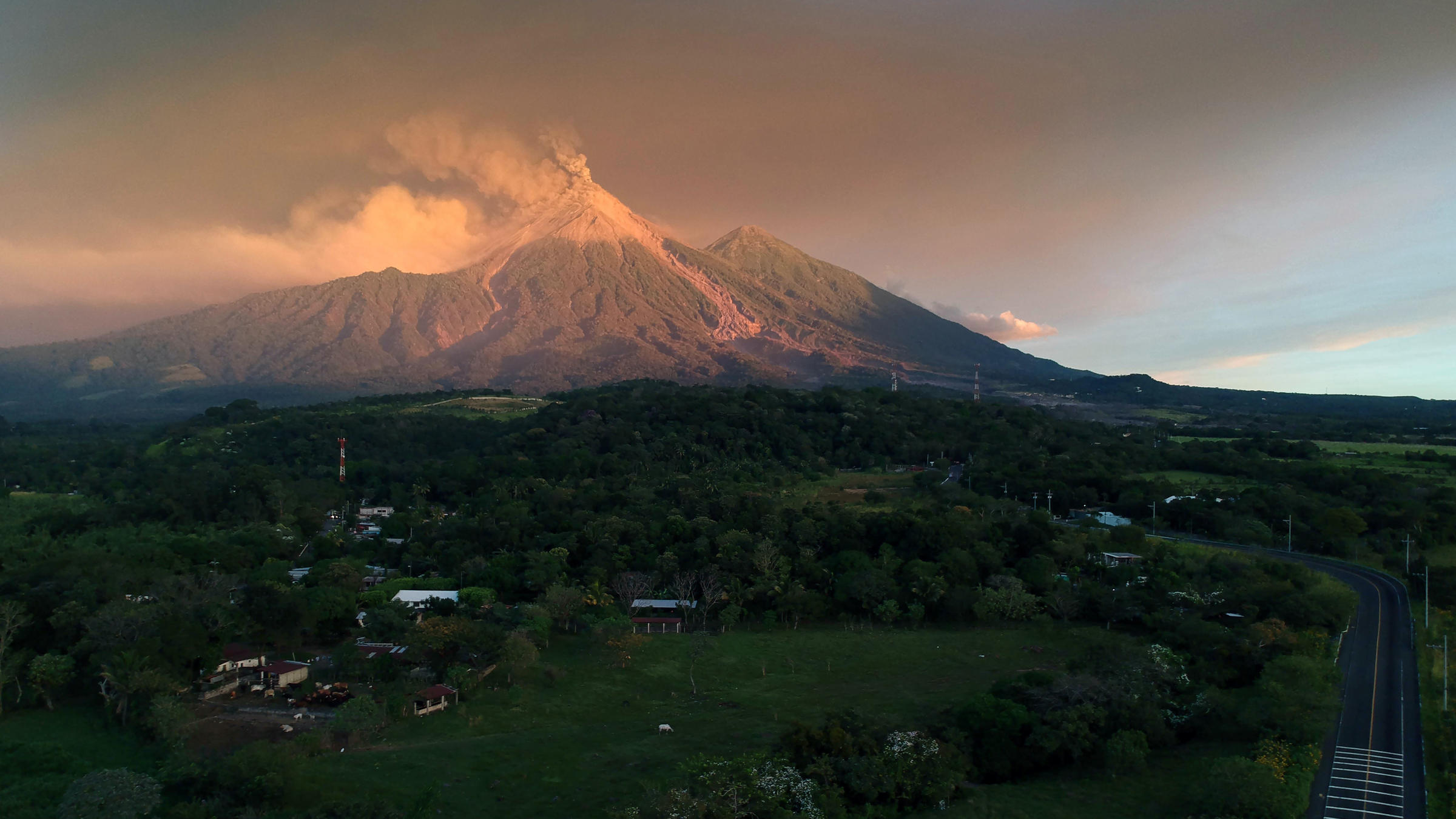 Thousands Flee As Guatemalan Volcano Erupts Again Kalw