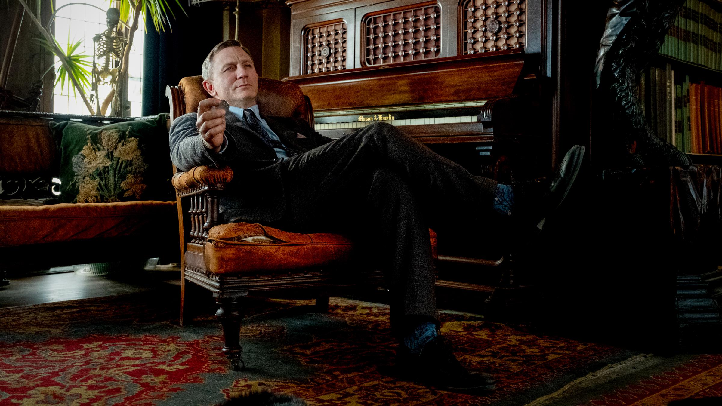 Daniel Craig 'Knives Out' Aims To Be One Of Those 'Grand Pieces Of