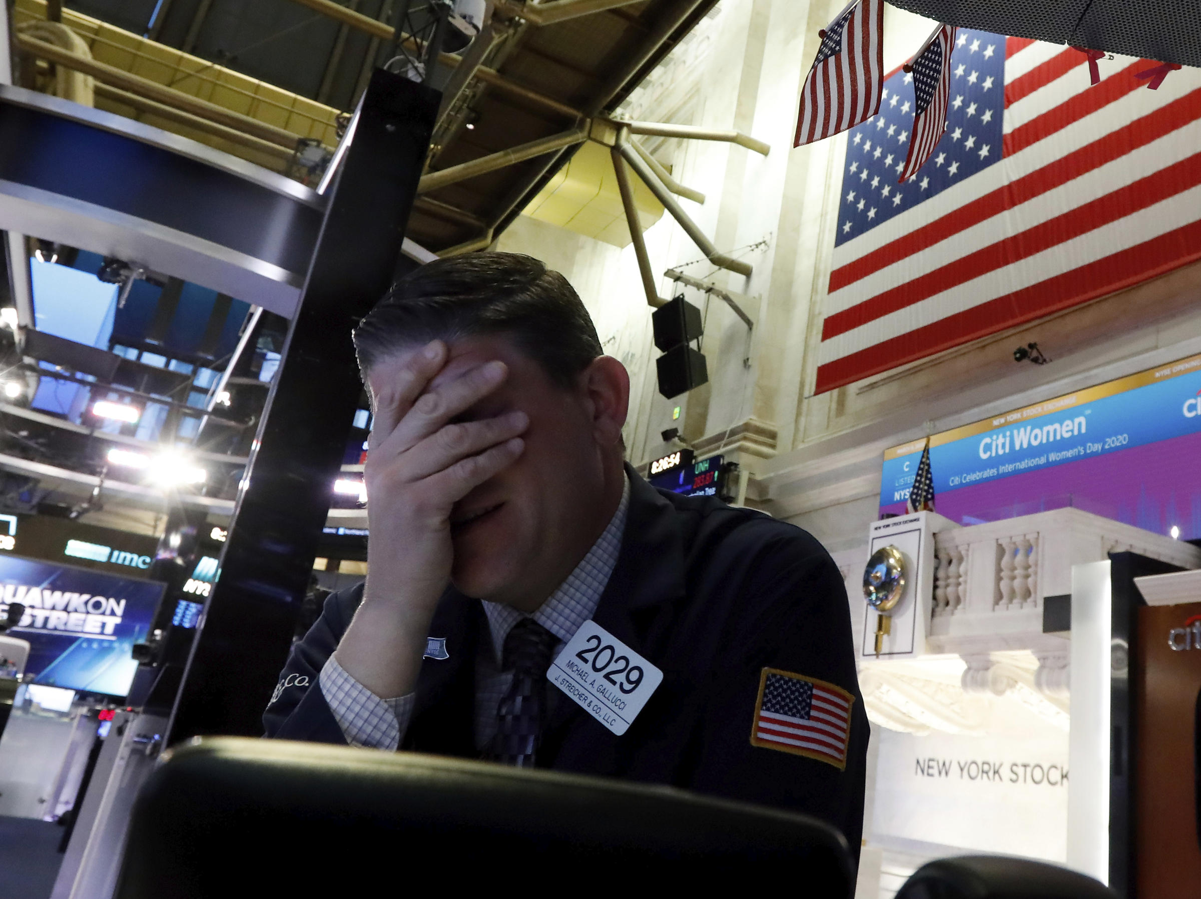Dow Dives More Than 2 000 Points Steep Market Slide Triggered