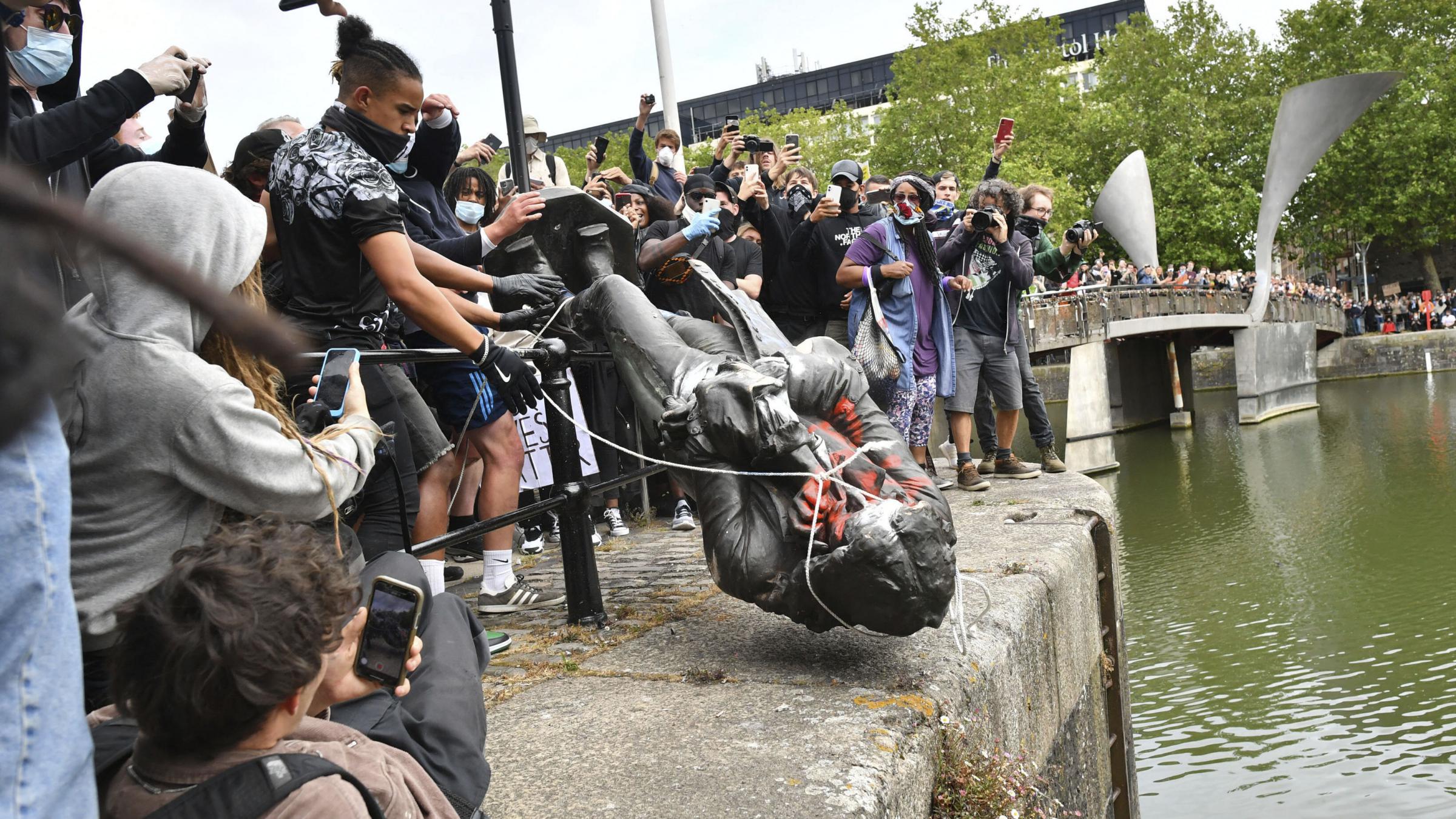 Protesters Topple British Slave Trader Statue During Anti-Racism ...