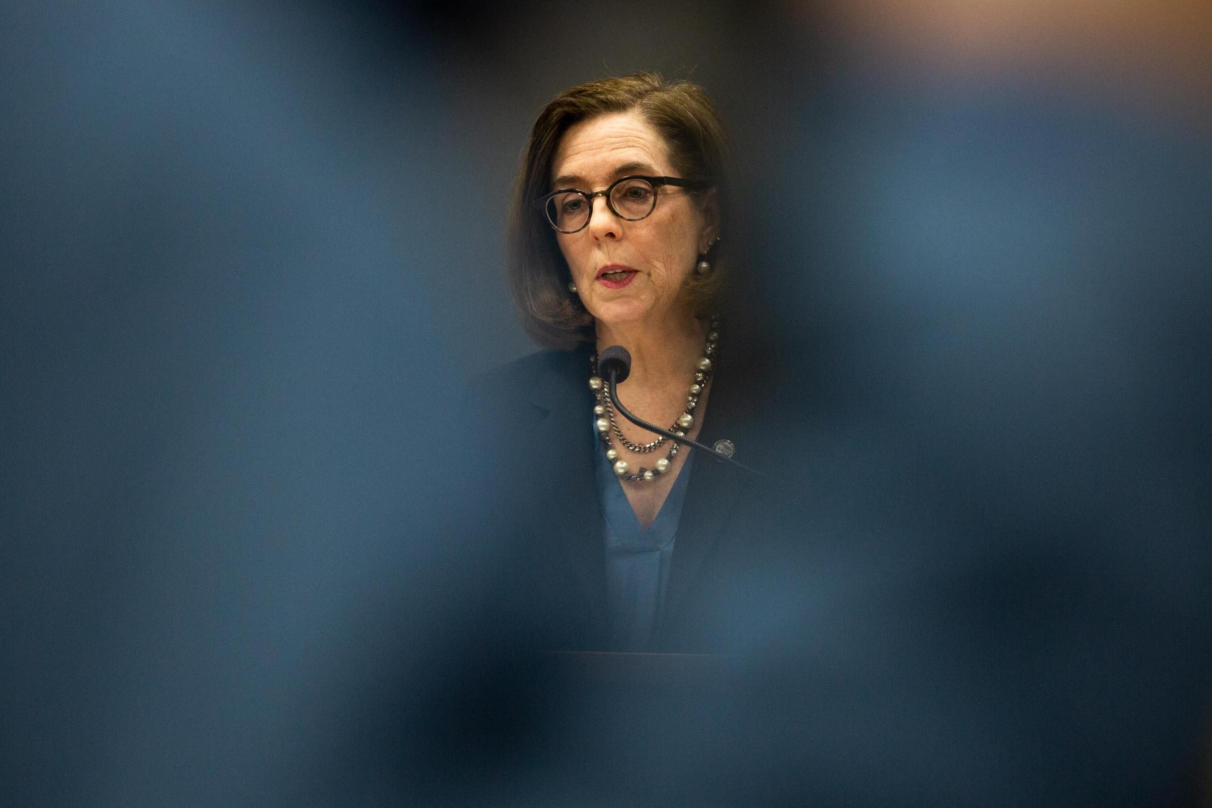 Kate brown. Кейт Браун ОАЭ.