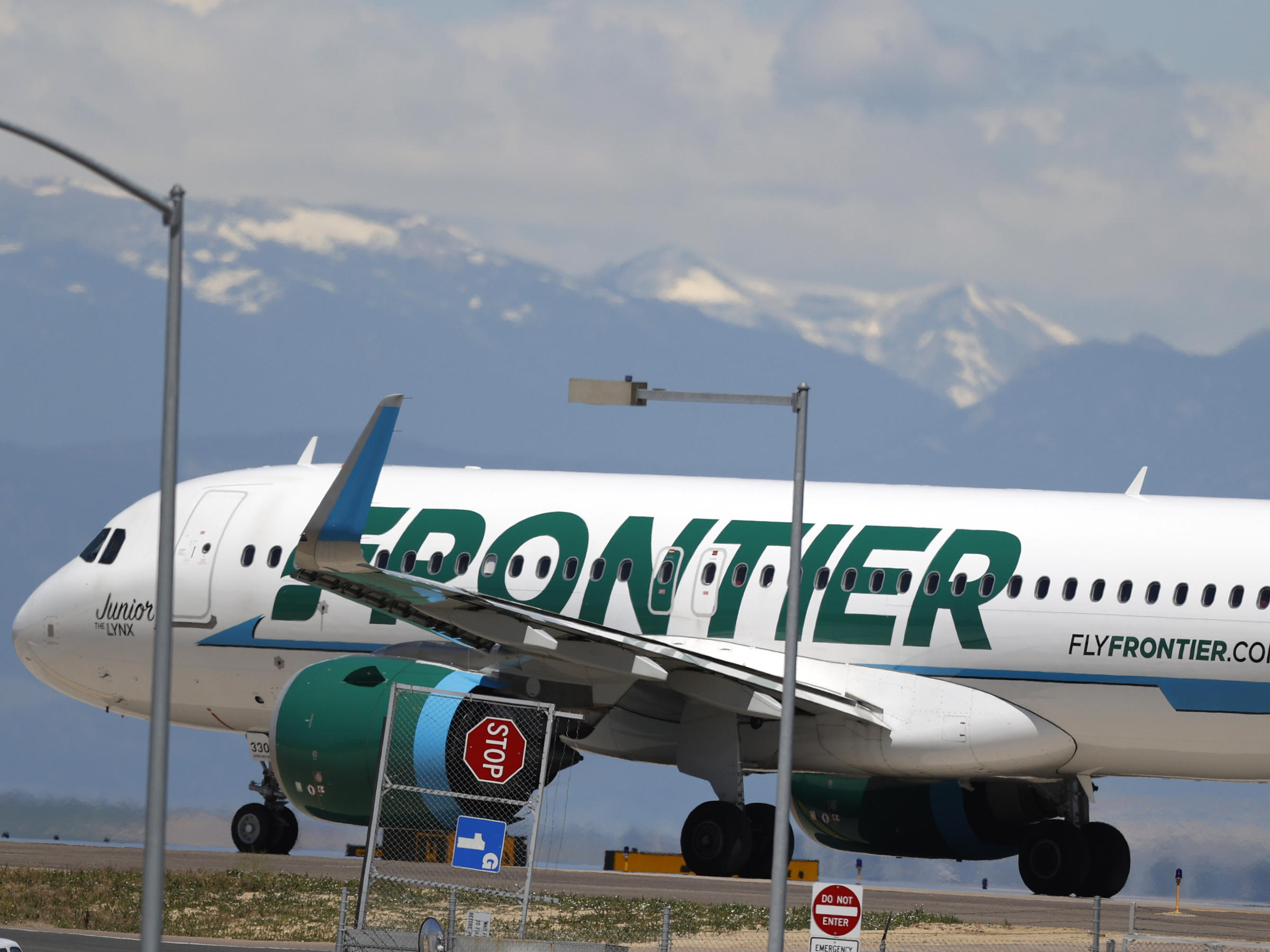 Frontier Airlines Passenger Taped To Seat After Allegedly Groping And Assaulting Crew Wjct News