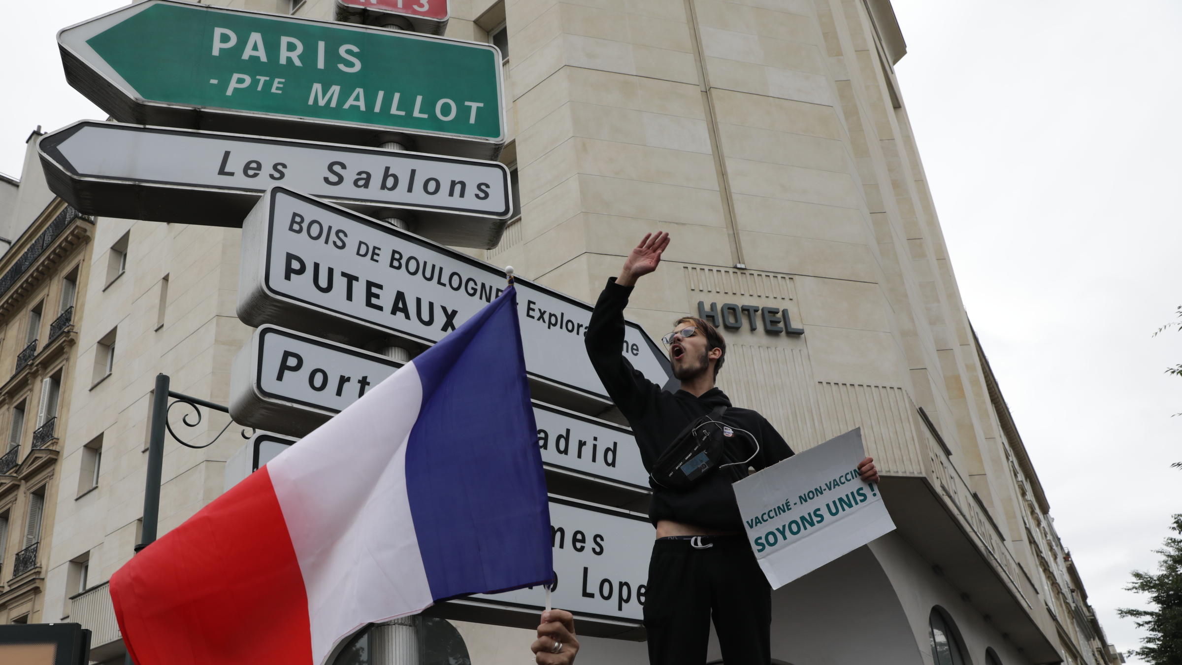 Anti france. Протесты во Франции. Протесты во Франции 2018.