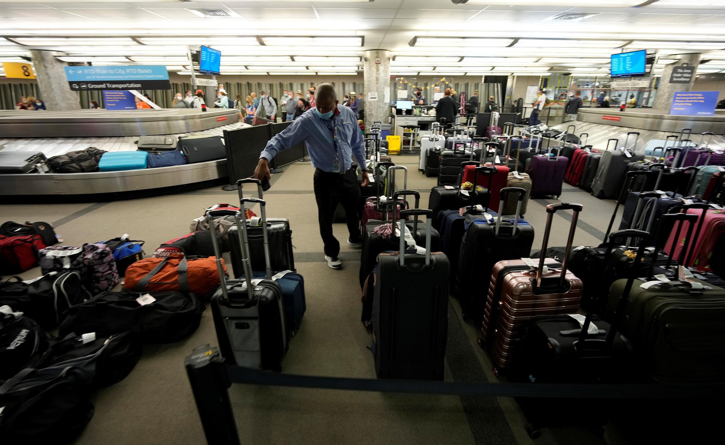 Flying for Thanksgiving? Expect packed planes, unruly passengers and ...