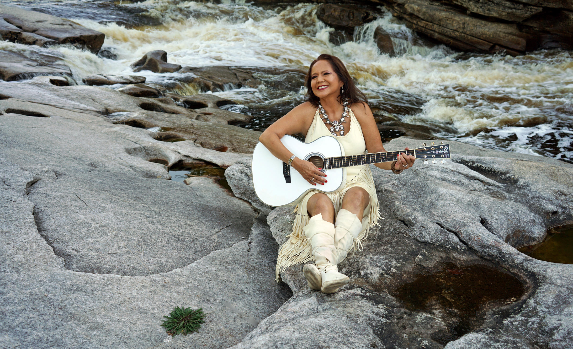 Musician Joanne Shenandoah, a powerful voice for Native culture, dies