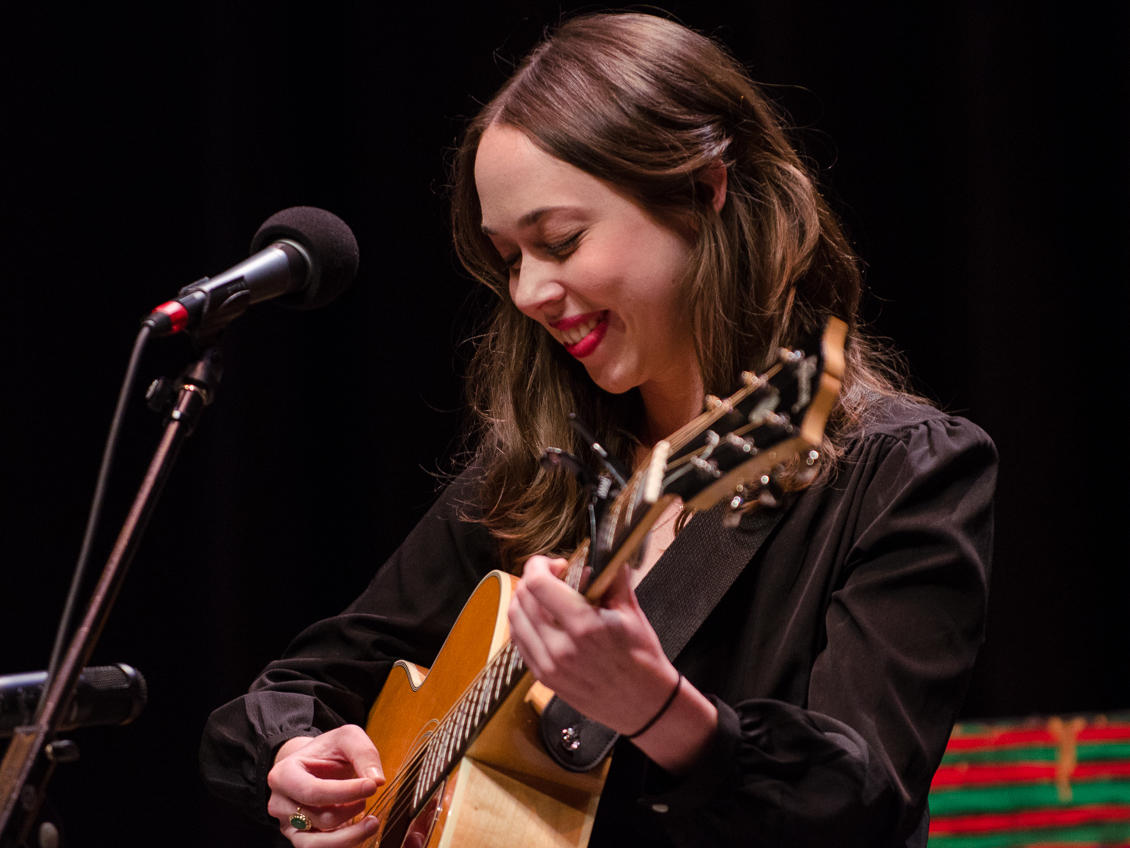 Sarah jarosz when doves cry