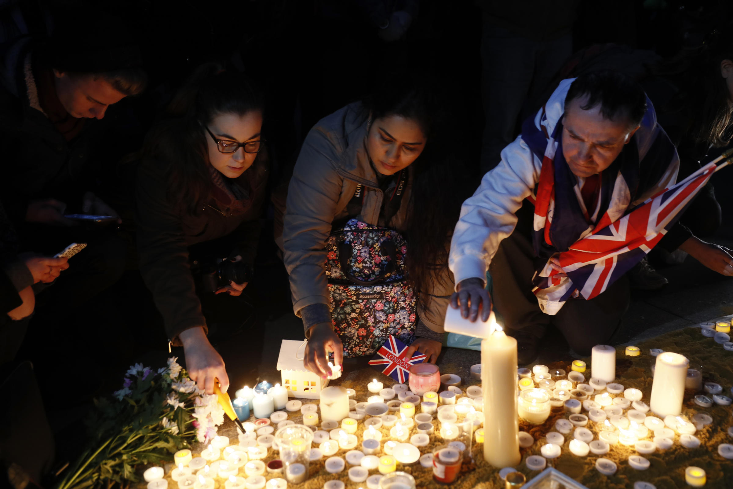 Candlelight vigil honors victims of Wednesday's terror attack in London WLRN