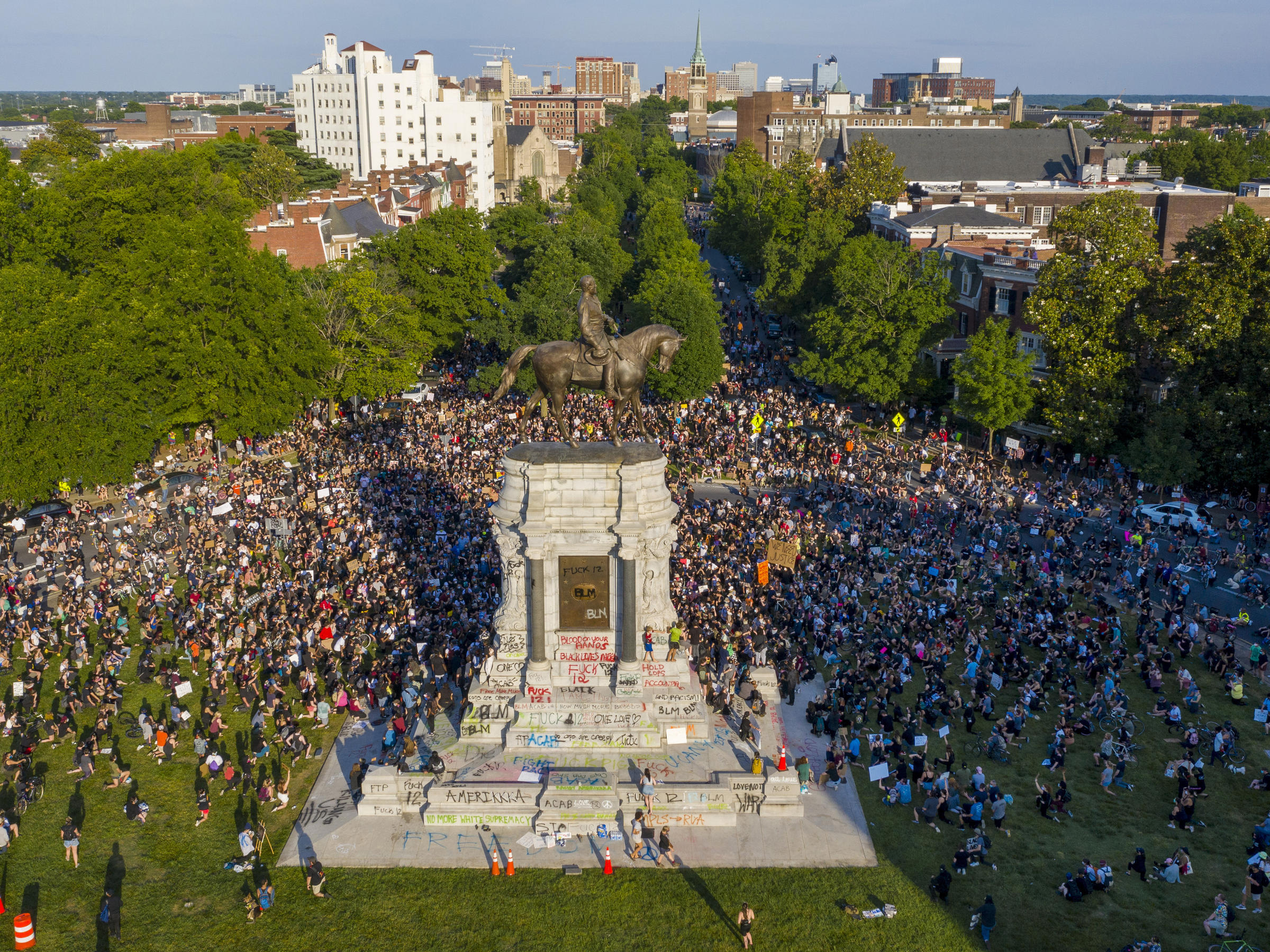 Massive Robert E Lee Statue In Richmond Va Will Be Removed Wjct News