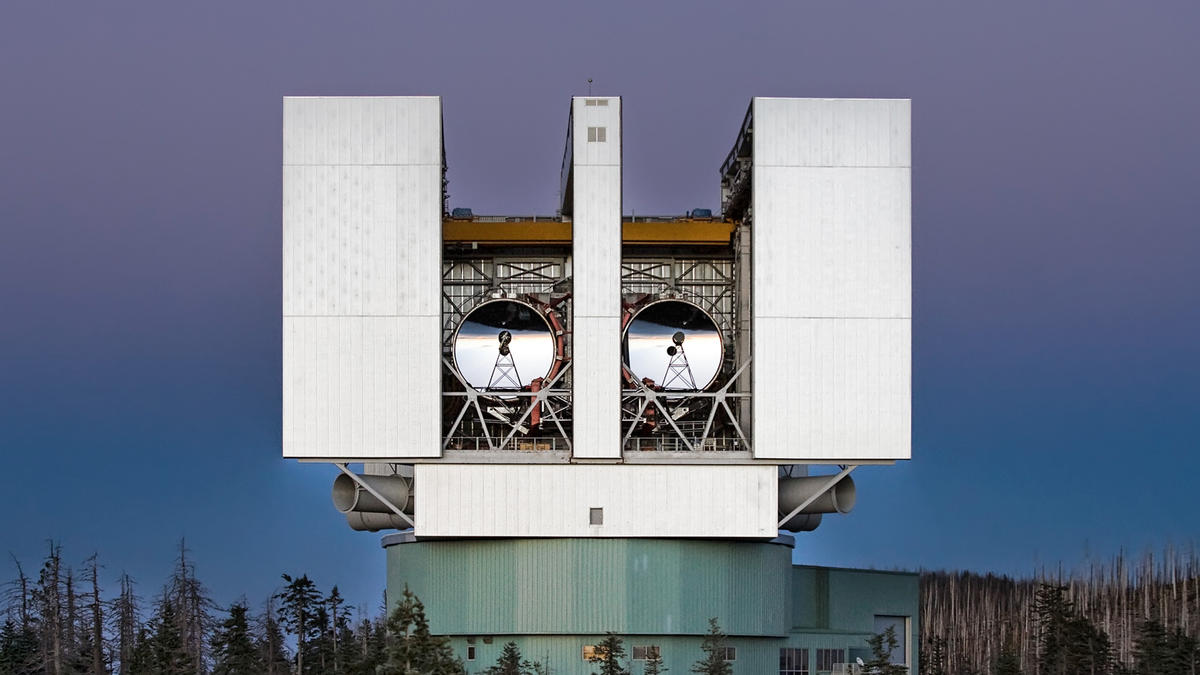 binocular telescope