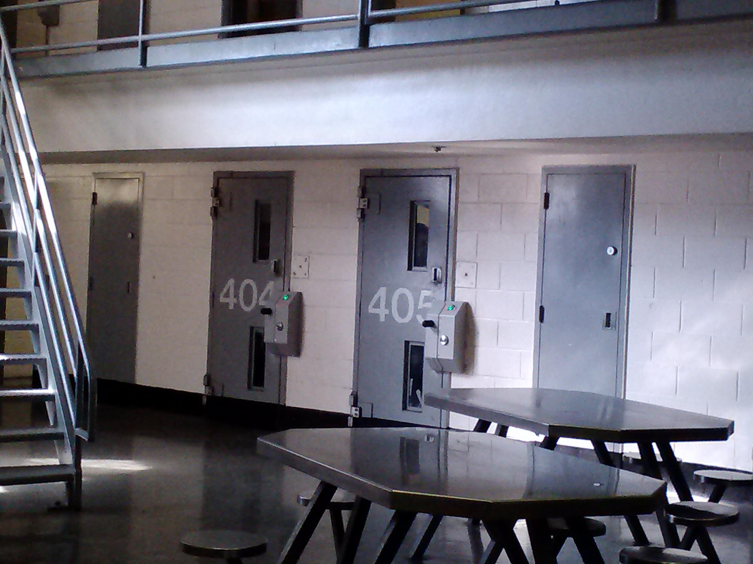 Fulton Jail Population Hovering Near Federal Cap | WABE 90.1 FM