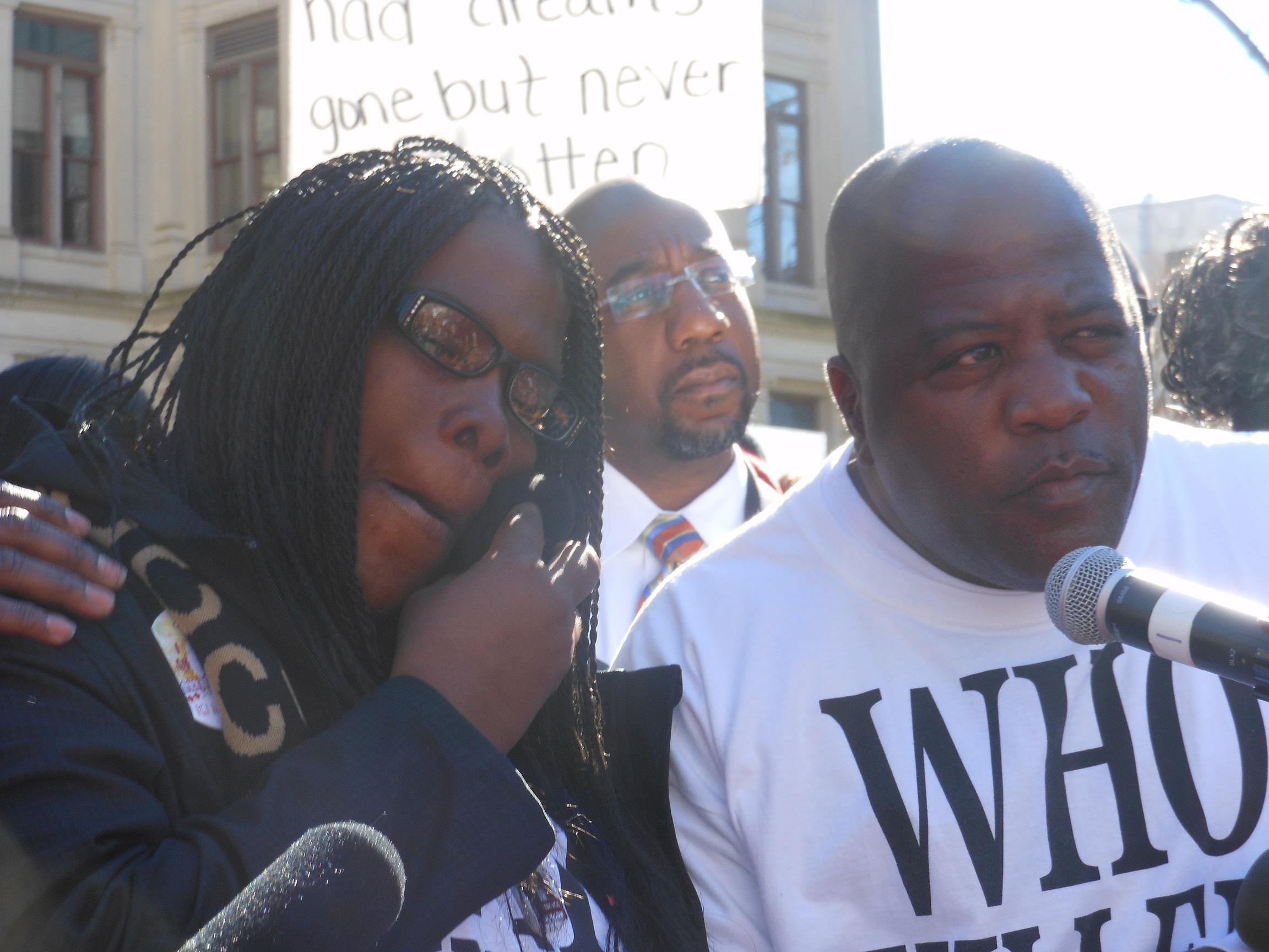 Hundreds Rally In Support Of Kendrick Johnson S Family Wabe 90 1 Fm