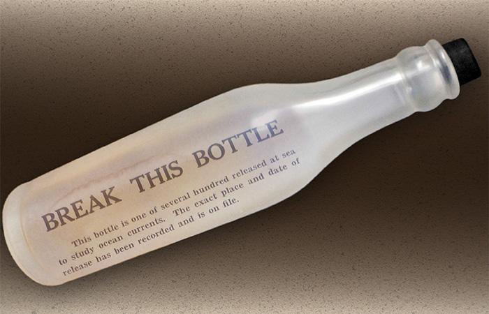 Послание из бутылки. Послание Нептуна в бутылке сувенир. Крем серый бутылке как называется. The Police message in a Bottle. Life message