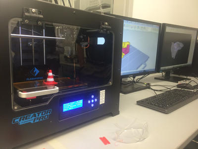 Johnson Johnson Enlists Unf Students For 3 D Printing Research