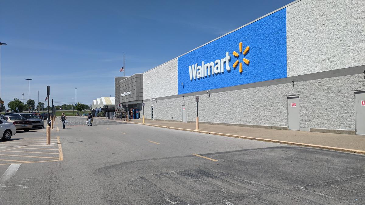 Hopkinsville Walmart Shoppers React To Loosened Mask Mandate | WKMS