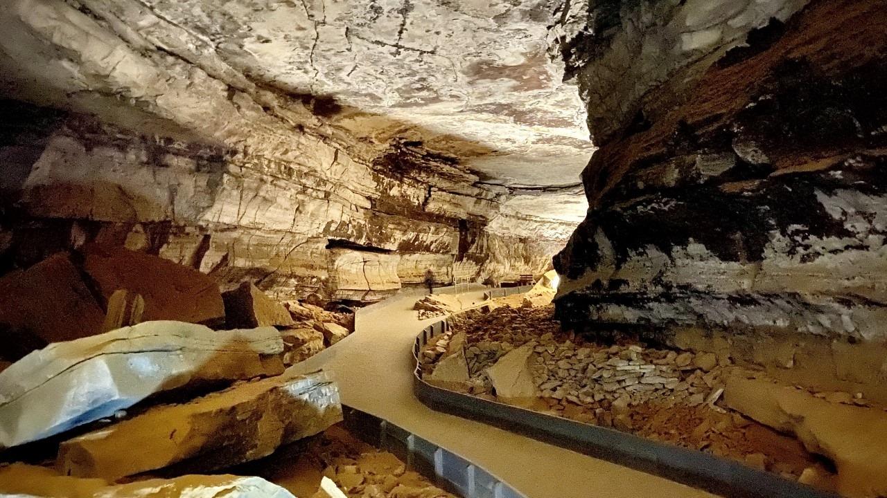 mammoth cave self guided tours