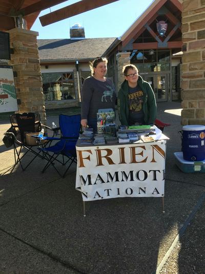 Volunteers Greet Visitors at Mammoth Cave National Park ...