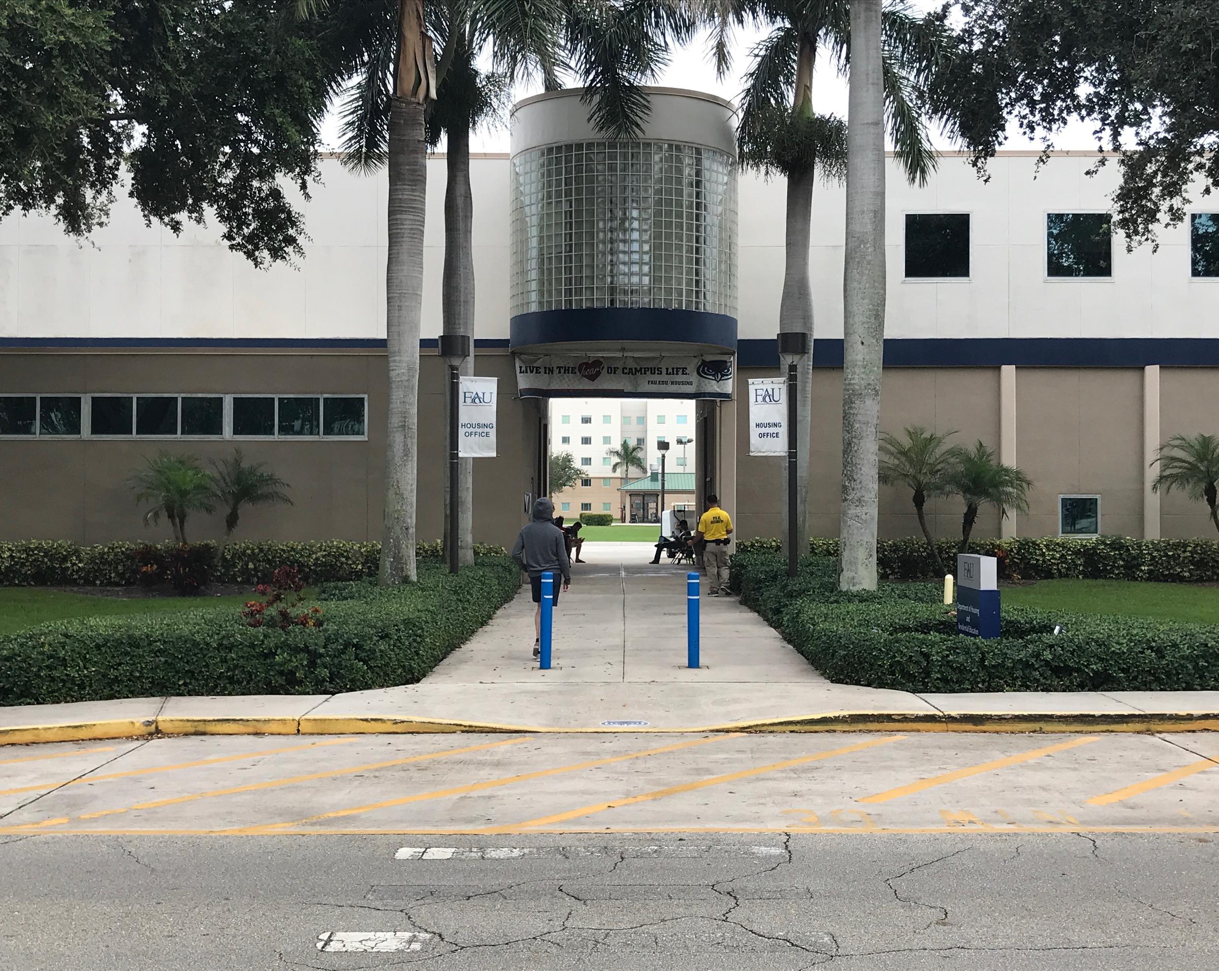 New Early Voting Site At Florida Atlantic University Sees Second Voters On Saay Trickled Into The Early Voting Site At Florida Atlantic University