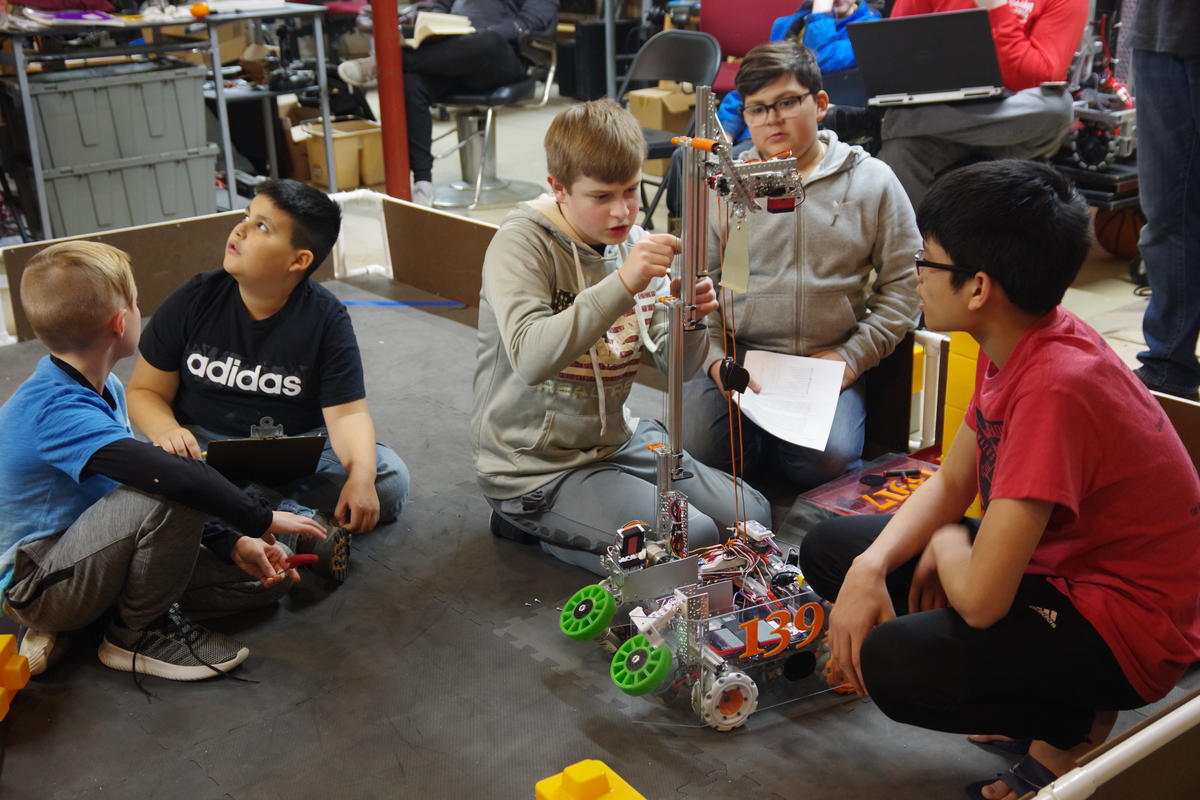 Winning Robot Team Returns To Competition | WMUK