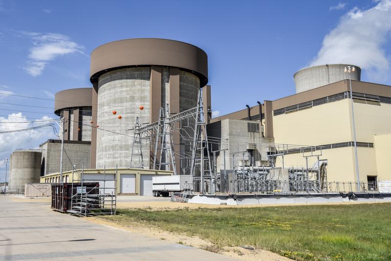 There's More Than Cooling Towers: Inside A Nuclear Power ... oil power plant diagram 