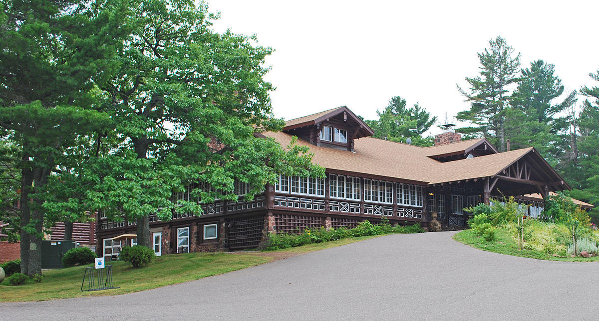 Lodge built in 1930s up for sale in Upper Peninsula WNMUFM