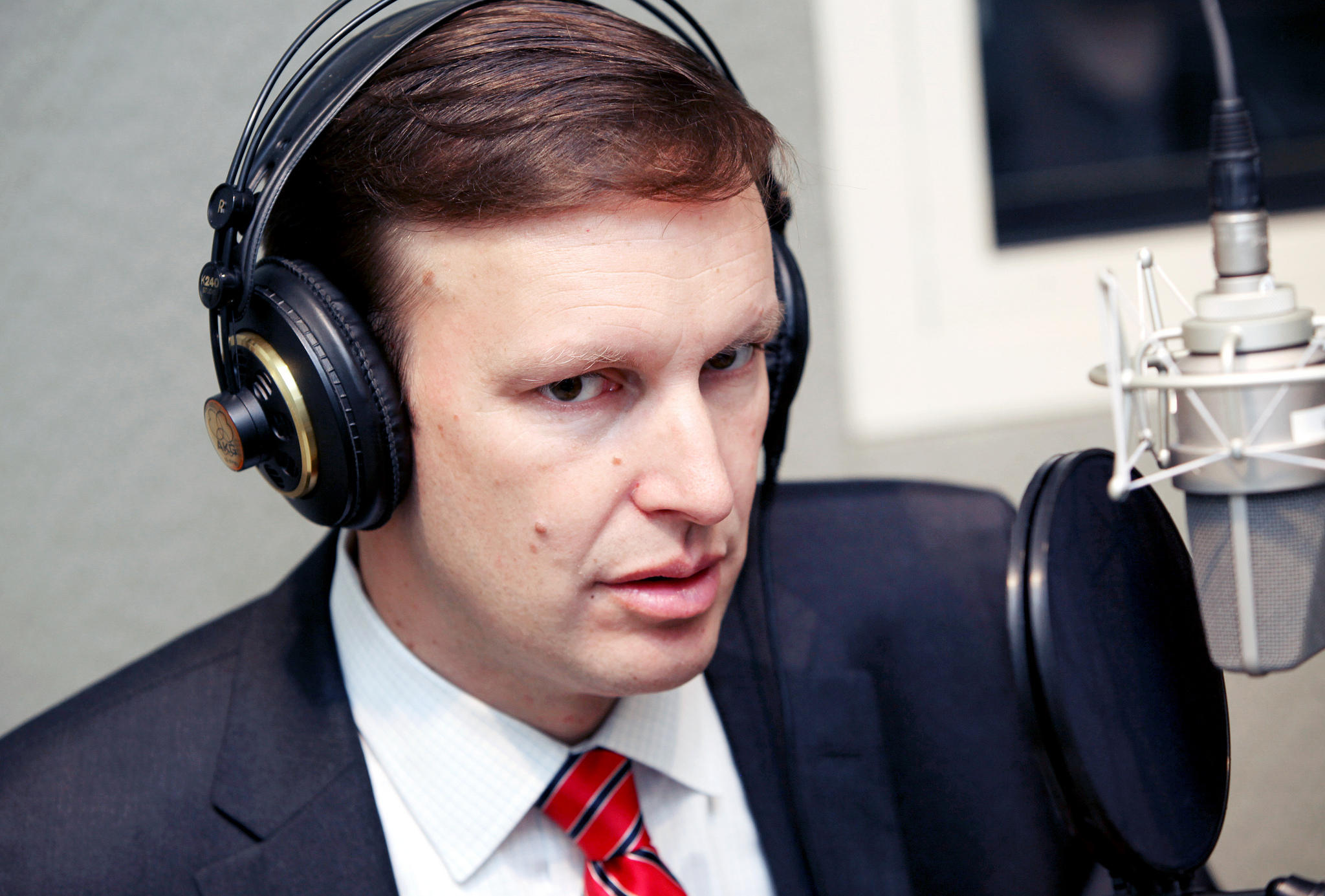 U.S. Senator Chris Murphy Calls Congress Complicit in Mass Shootings ...