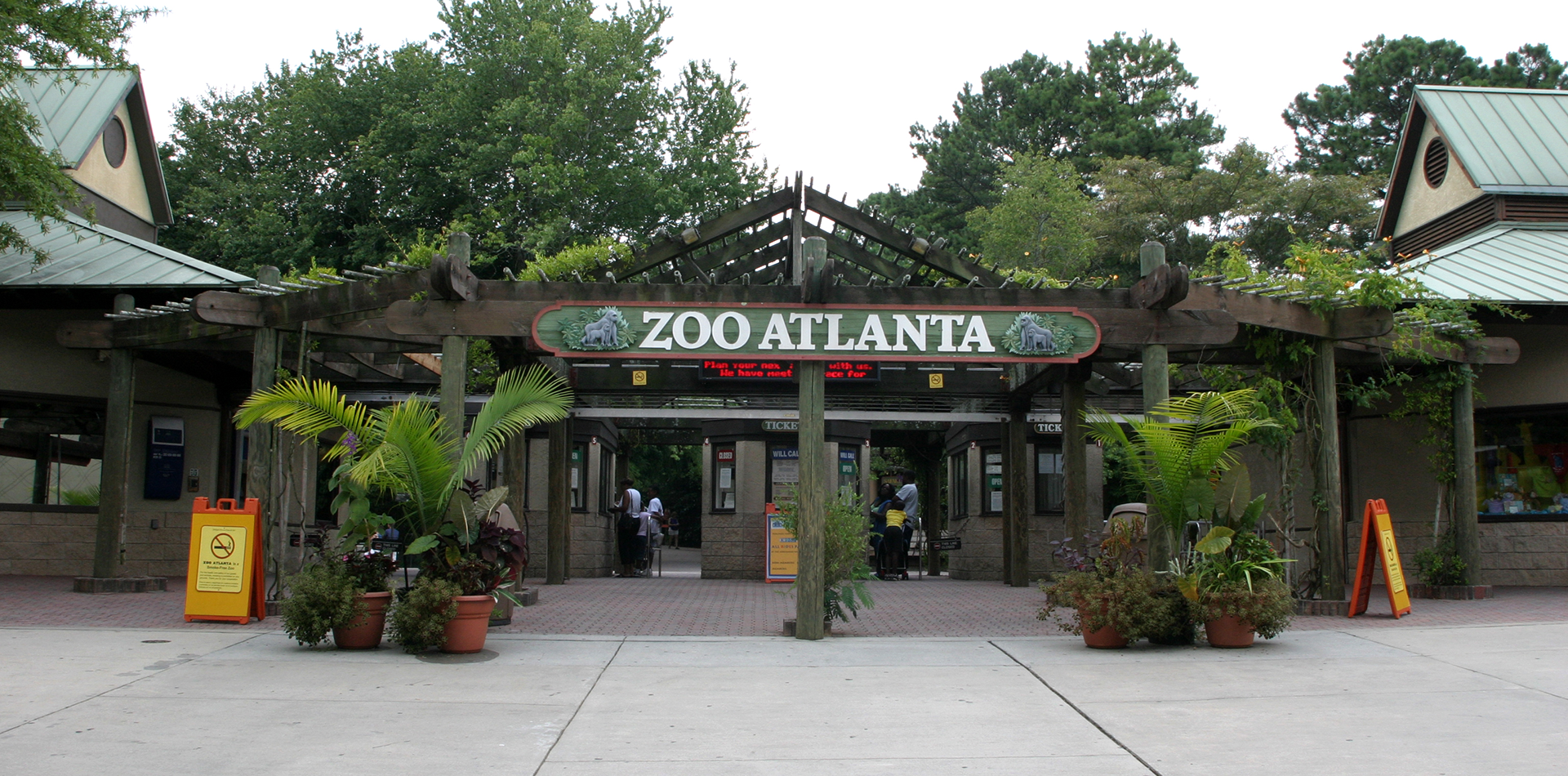 Atlanta Zoo to Reopen its Outdoor Exhibits Amid Virus Crisis WUGA