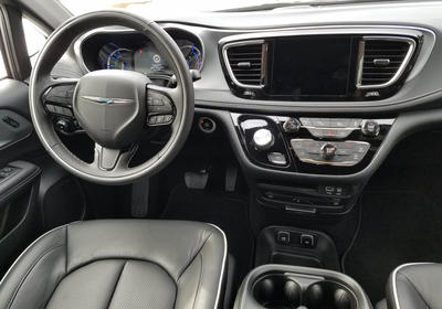 chrysler pacifica seats