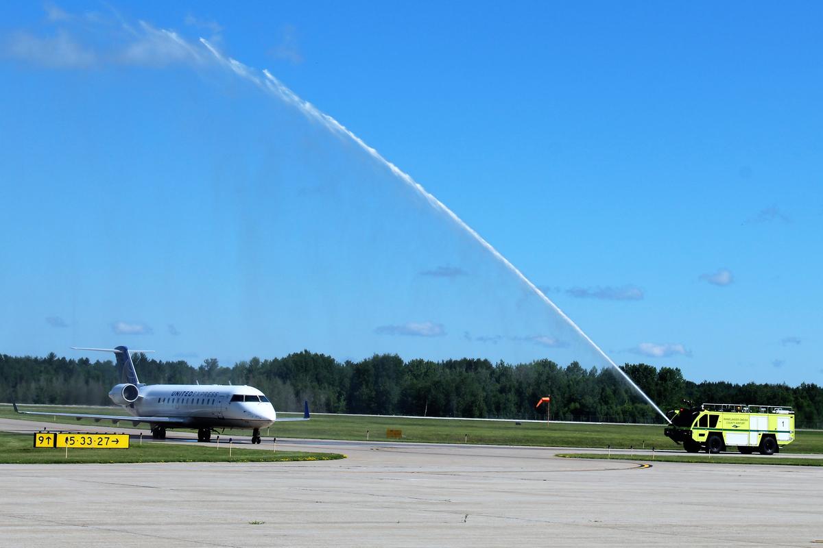 Inaugural United Express Flight Lands at RhinelanderOneida County