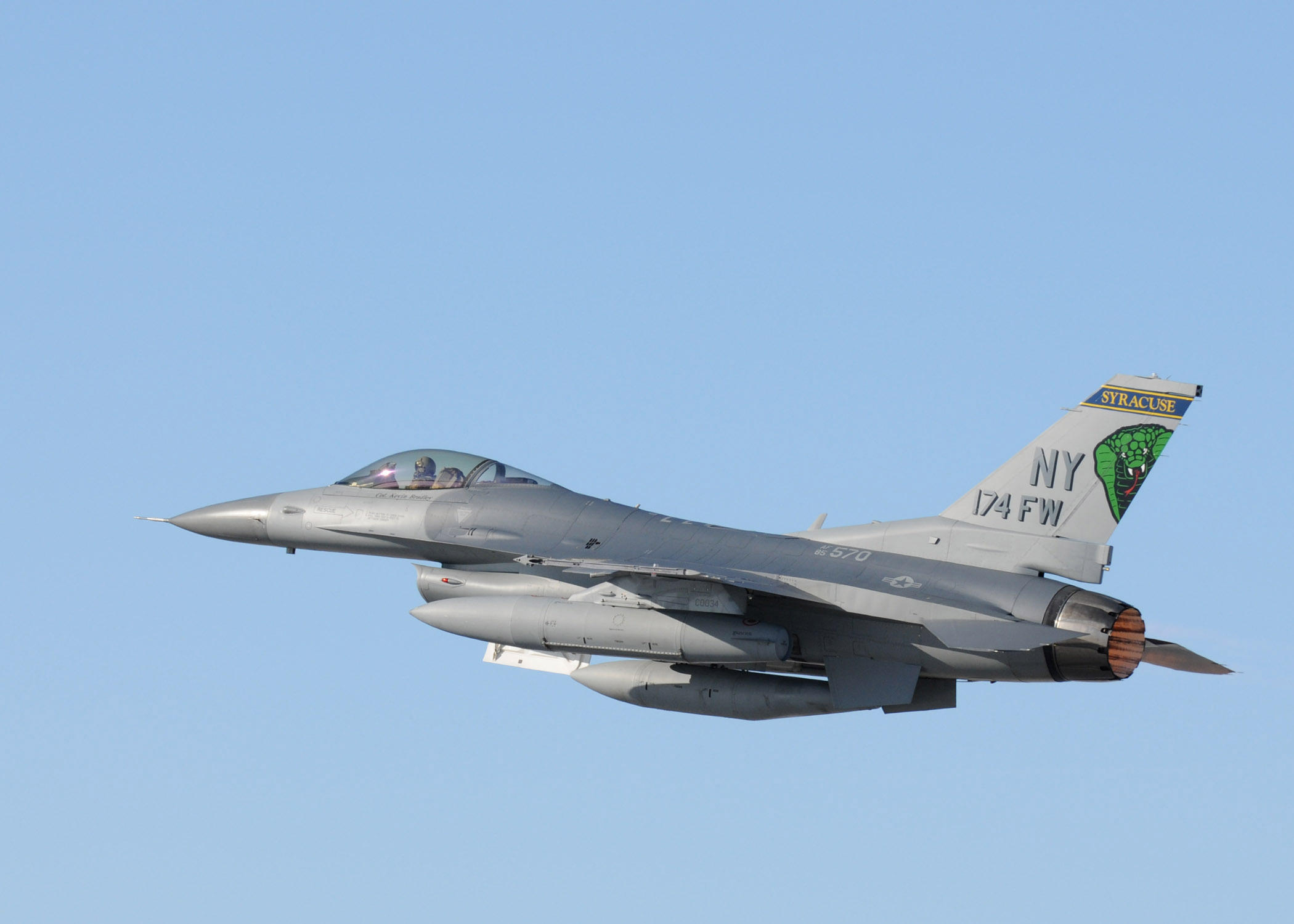 f-16_174th.jpg