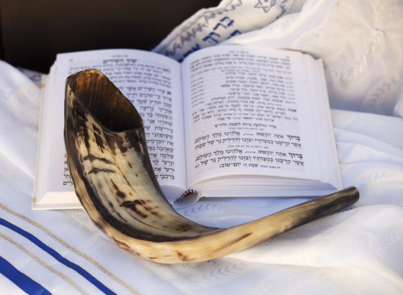 Live from Temple B'rith Kodesh The Kol Nidrei Service for Yom Kippur